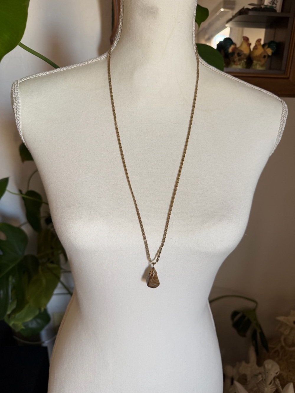 Vintage Gold-Tone Genuine Tigers Eye Gemstone Teardrop Pendant Necklace